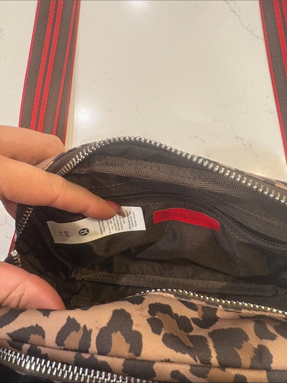 Lululemon Leopard Print Everywhere Crossbody Bag 2L - Picture 3 of 4